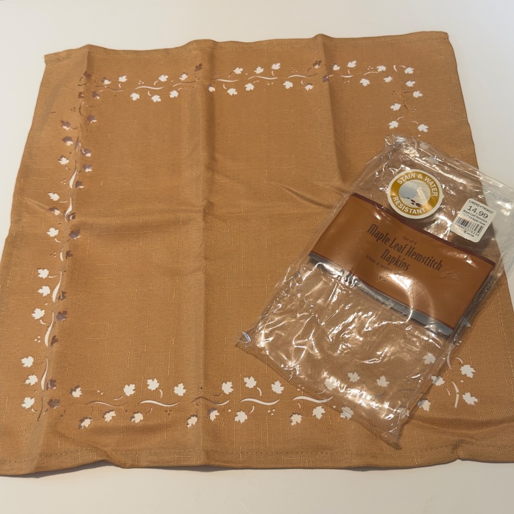 Linens-N-Things Maple Leaf Hemstitch Napkins Set of 4 Honey 17x17 30645 NEW